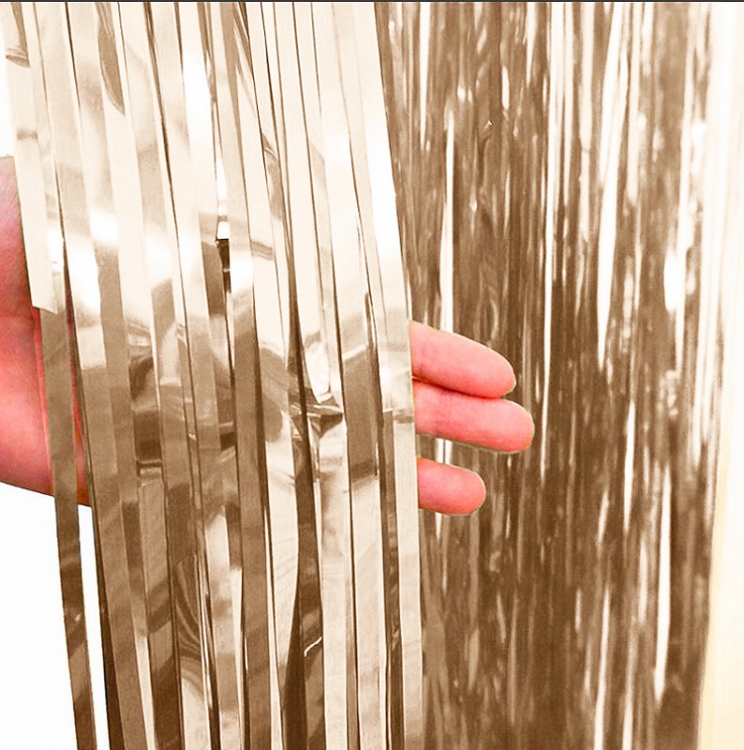 Занавес Дождик, Айвори